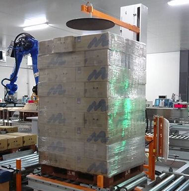 Automatic pallet cargo shrink film packaging